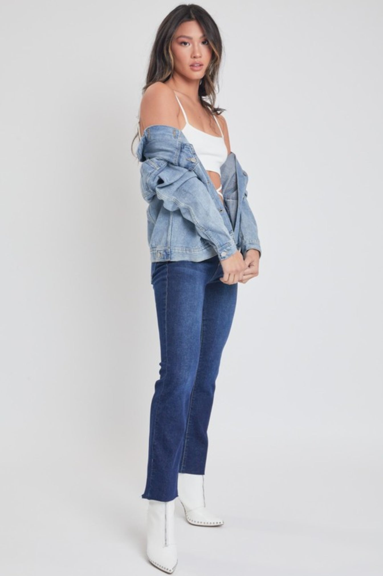 Slim-Fit Light Wash Denim Jacket – Your Ultimate Wardrobe Staple