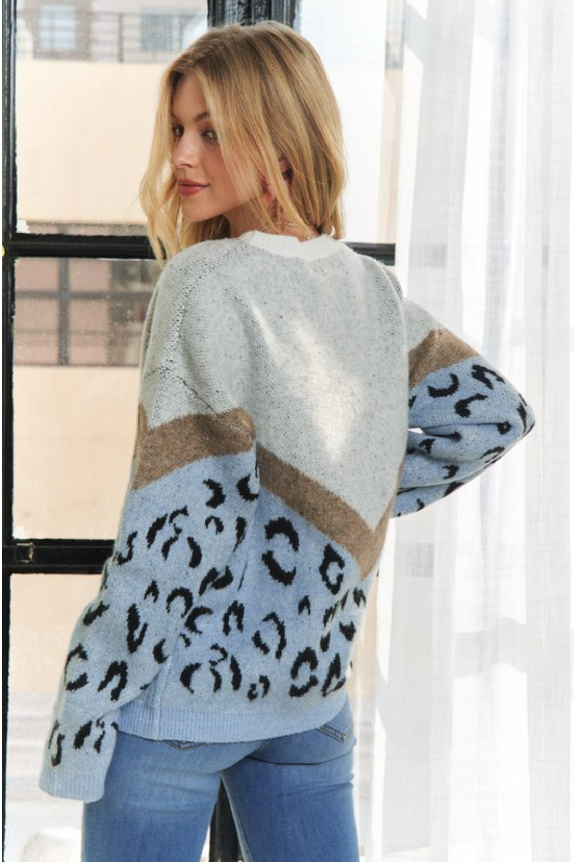 Thick Ultra-Soft Chevron Sweater with Leopard Print – Cozy Oversized Knit for Fall and Winter Layering